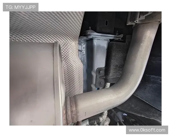 挖掘机盐碱地施工底盘防锈处理